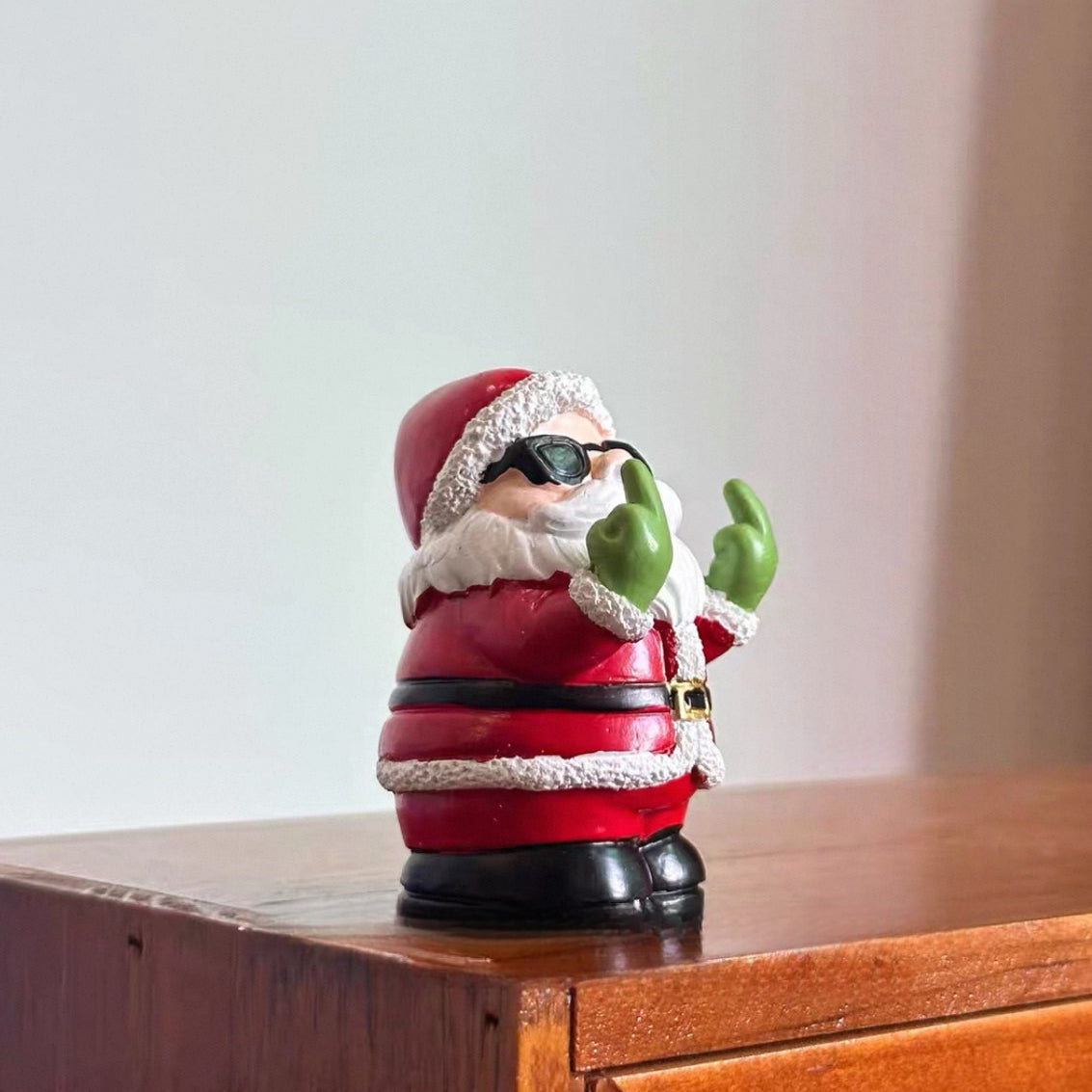 豎中指聖誕老人